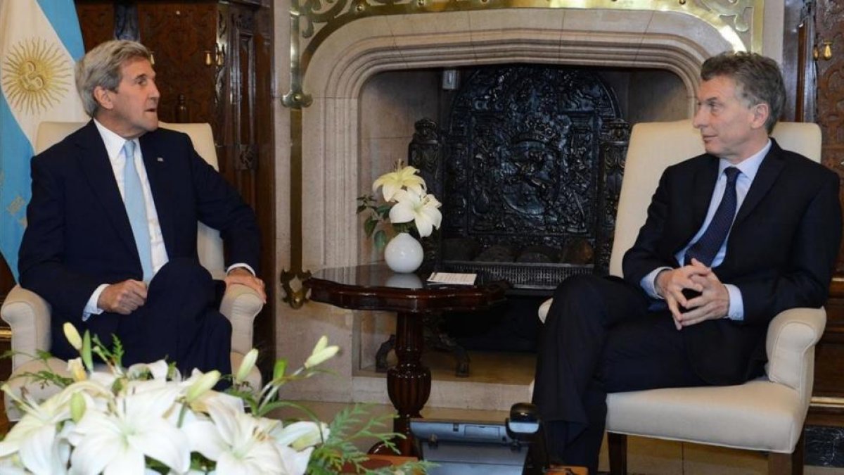 El presidente de Argentina, Mauricio Macri, (derecha) con el secratrio de Estado de EEUU, John Kerry, el pasado 4 de agosto en Buenos Aires.