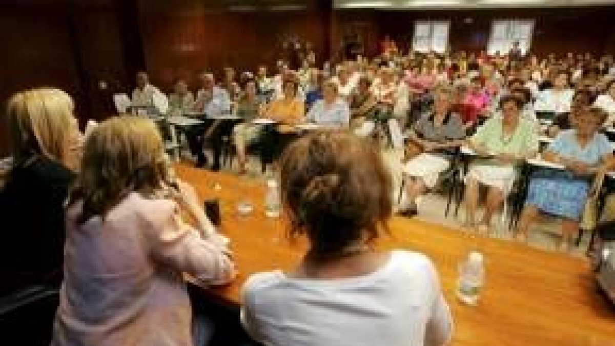 Los usuarios del Servicio de Ayuda a Domicilio recibirán el programa Aulas de Memoria en sus casas
