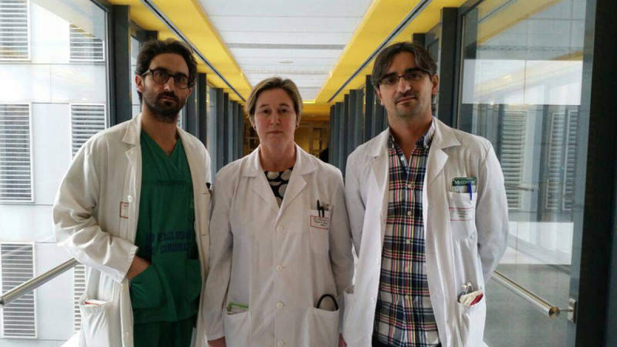 El leonés Ricardo Fernández, Mercedes de la Torre y Diego González, el equipo pionero de la técnica mínimamente invasiva .