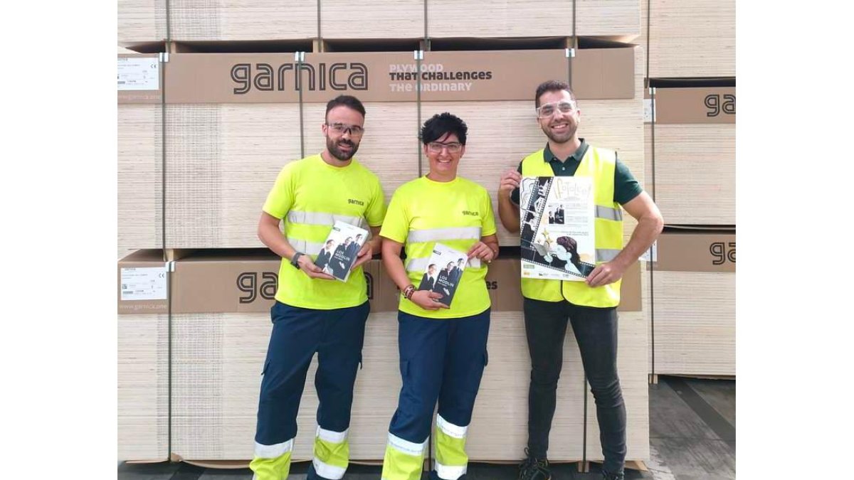 Un centenar de empleados de Garnica participa en la cita. DL