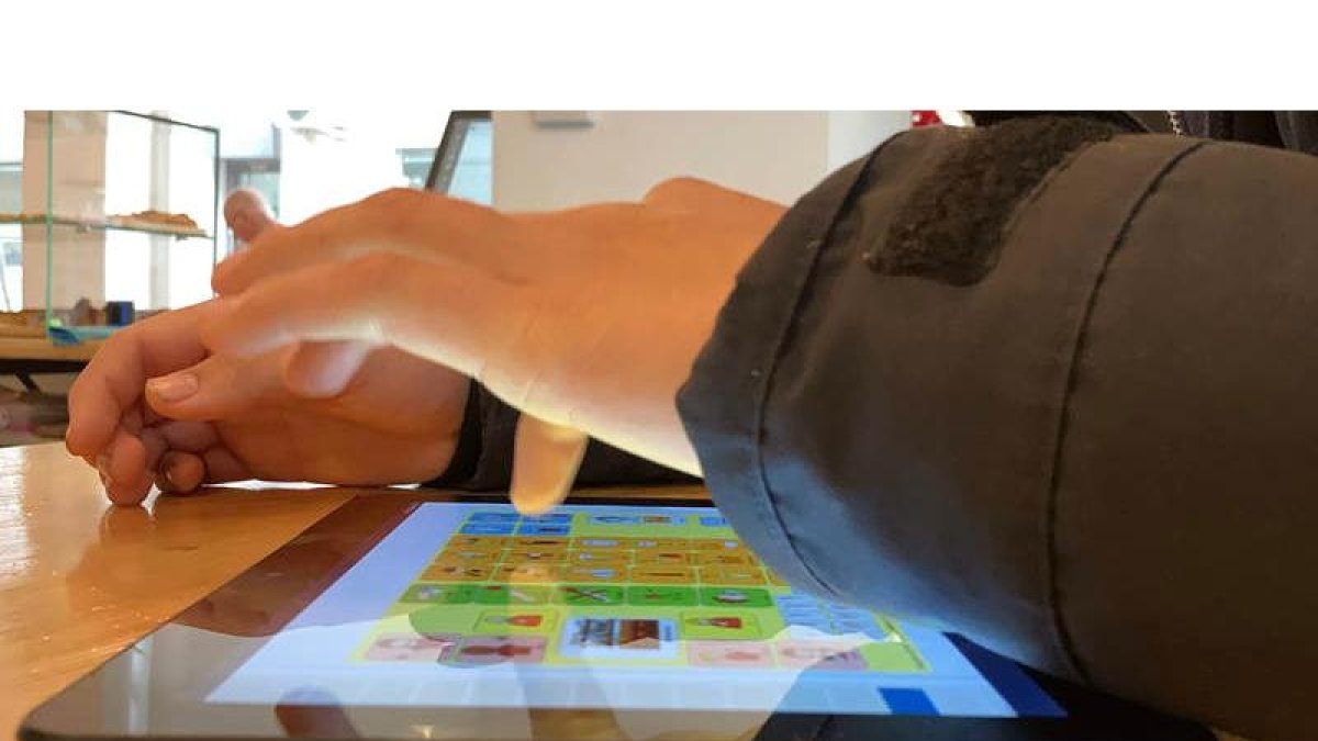 Un código QR en la pantalla de un móvil. efe