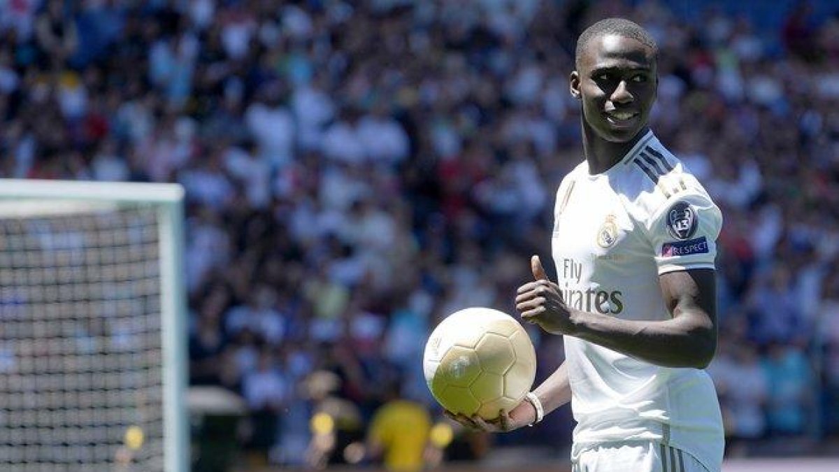 Mendy, en su presentación.