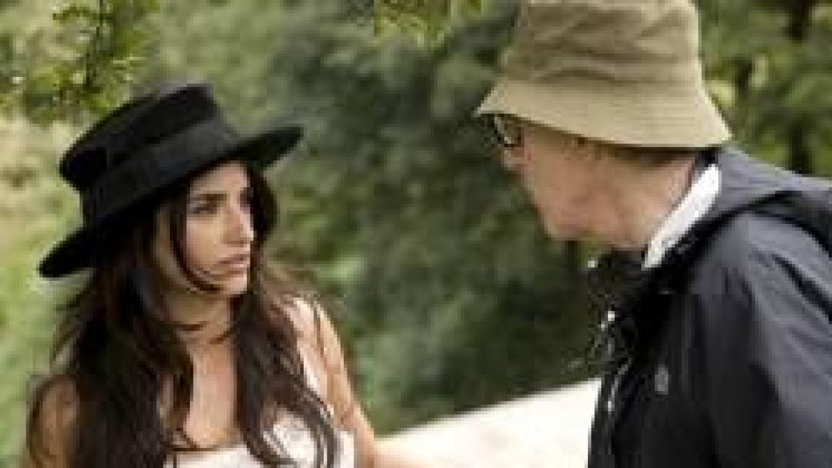 Penélope Cruz junto a Woody Allen en el rodaje de «Vicky, Cristina, Barcelona»