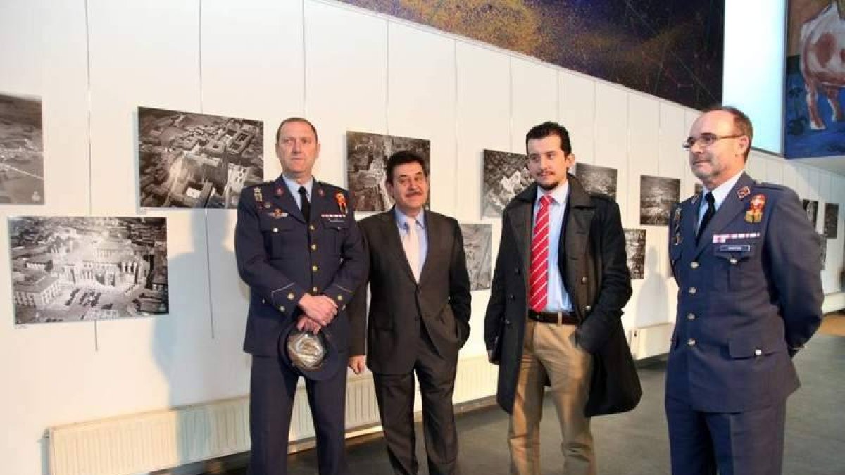 Momento de la inauguración en el centro cívico.