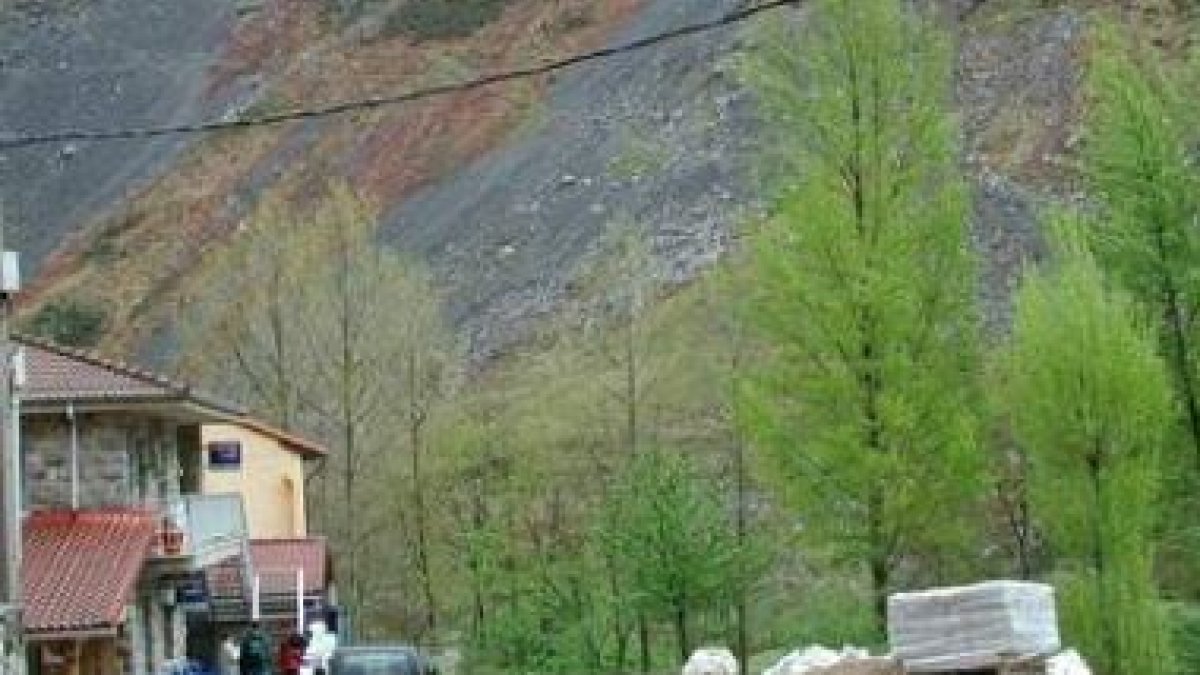 La pavimentación y asfaltado de calles y caminos son una de las obras que atienden los Planes Provin