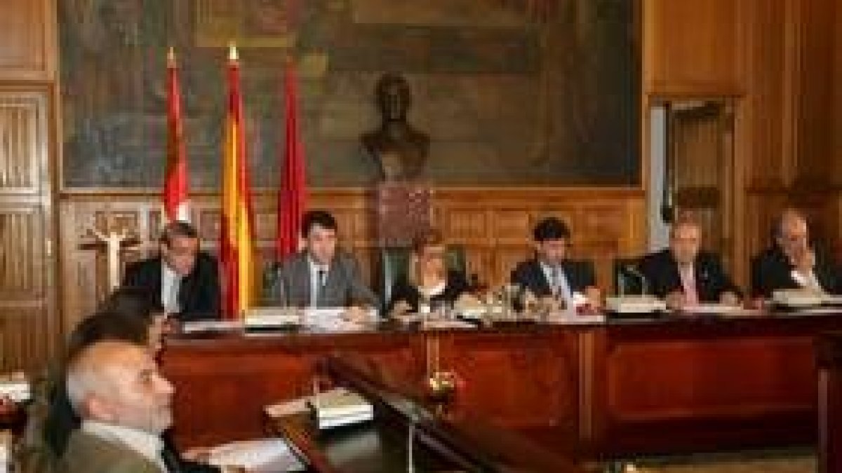 El Pleno vivió ayer los principales debates con las mociones de la autovía y la Ley de Dependencia