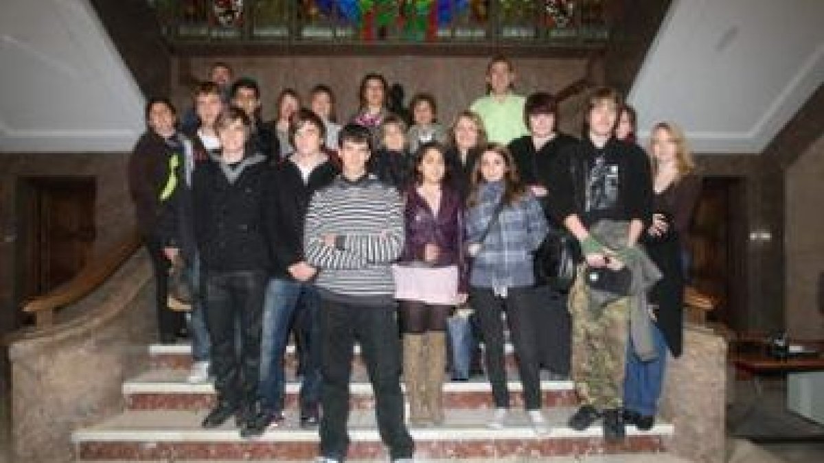 Estudiantes del programa Comenius, en el Ayuntamiento de León.