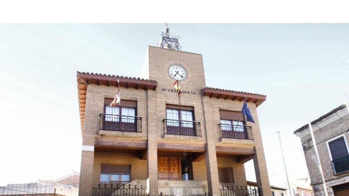 Fachada del antiguo Ayuntamiento de Valderas, en donde se celebrará el pleno.