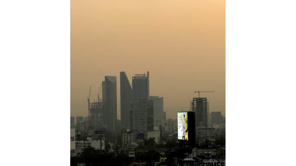 Fondo celeste sobre urbano. efe