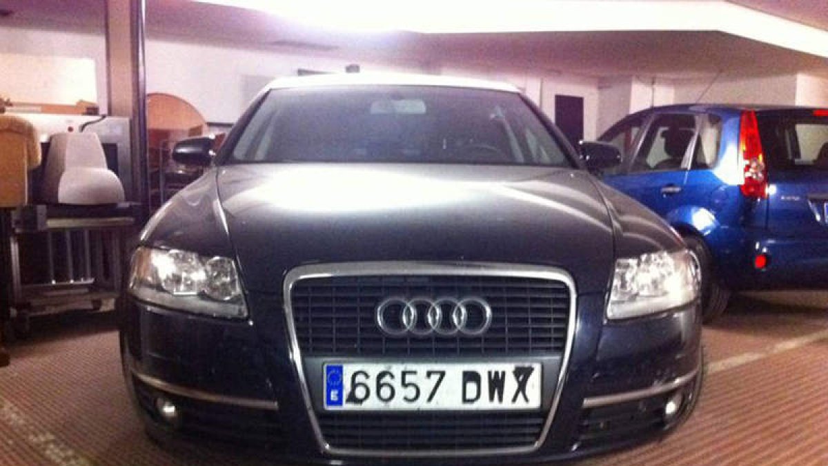 El Audi permaneció hasta hace poco en el garaje del Ayuntamiento, en la sede de Ordoño II.
