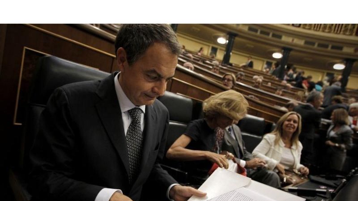 El presidente del Gobierno, José Luis Rodríguez Zapatero, durante el pleno extraordinario del Congreso de los Diputados, hoy.
