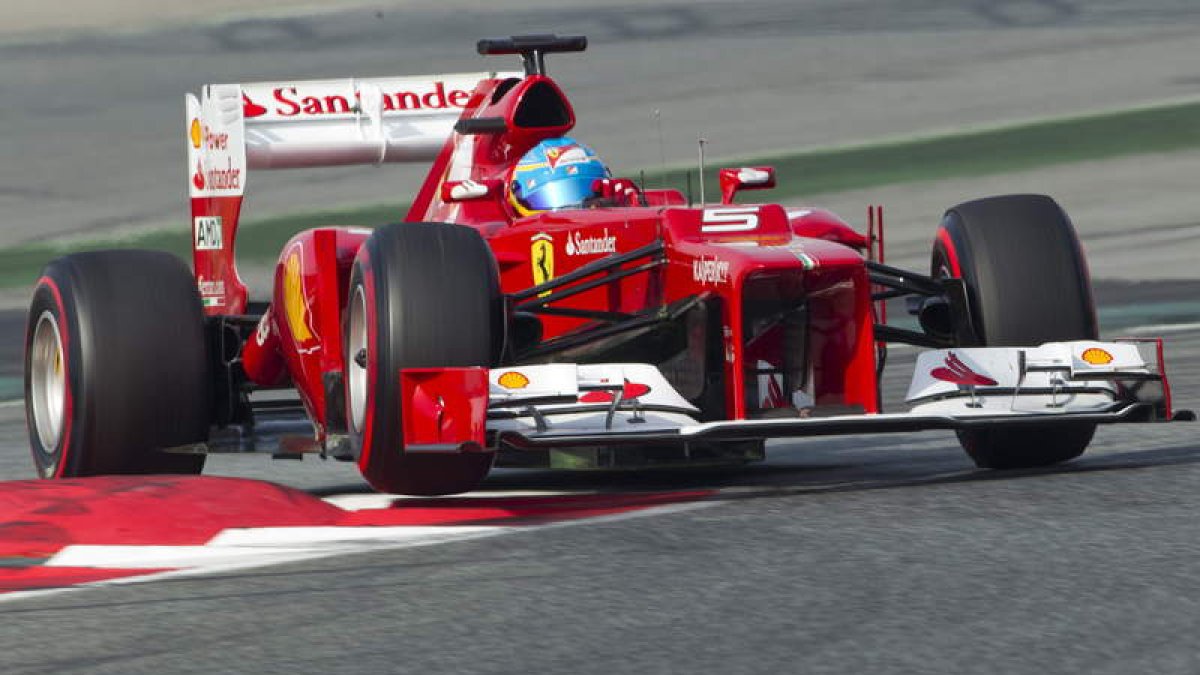 El español Fernando Alonso intentará volver a lo más alto al volante de su nuevo Ferrari.