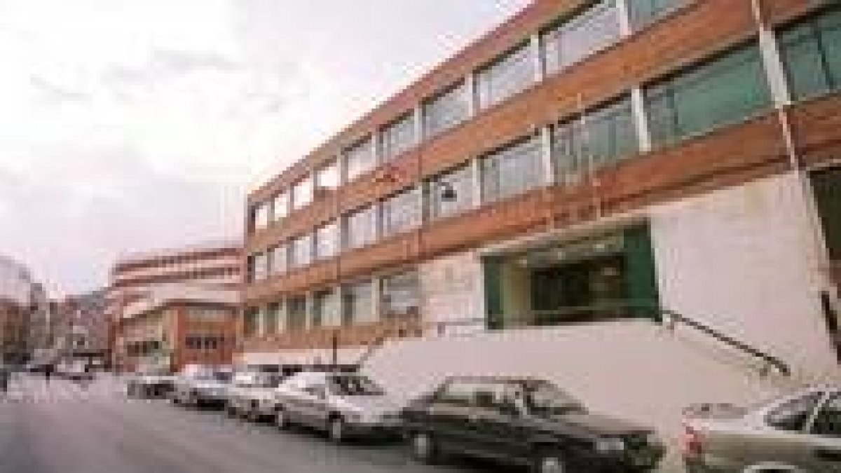 La Escuela de Minas, actualmente en la calle Jesús Rubio, se trasladará al Campus de Vegazana