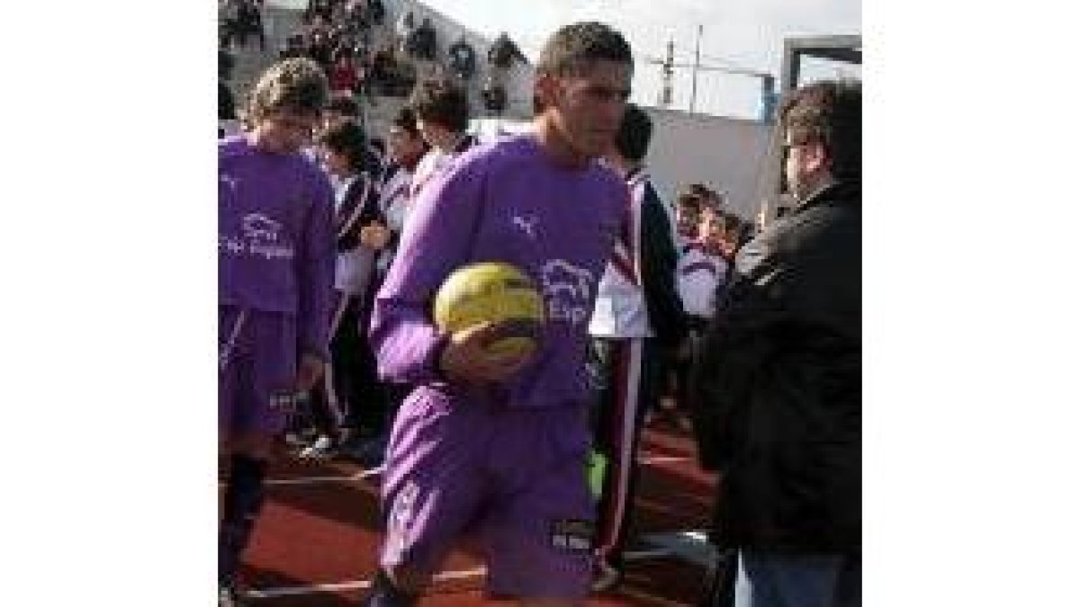 Prada juega habitualmente con el equipo juvenil