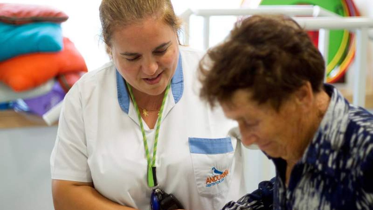 Imagen de una de las personas que ha logrado un empleo a través del plan Incorpora.