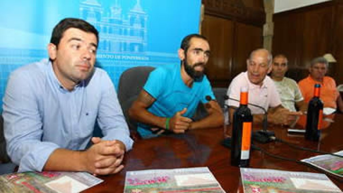 Miguel Martínez Basurko y Emilio Villanueva, durante la presentación del desafío.