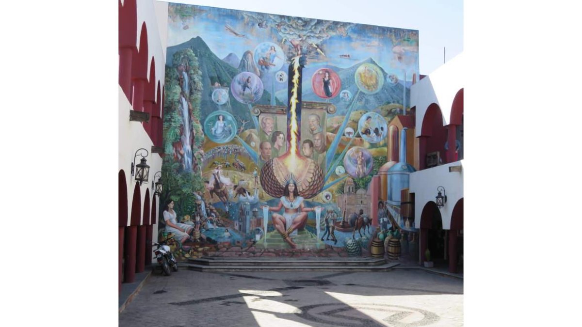 La Ruta Pictórica muestra otra cara de Tequila. Este, ‘Tequilila Fiesta’, está en la céntrica Plaza Mayor, el corazón de la localidad.