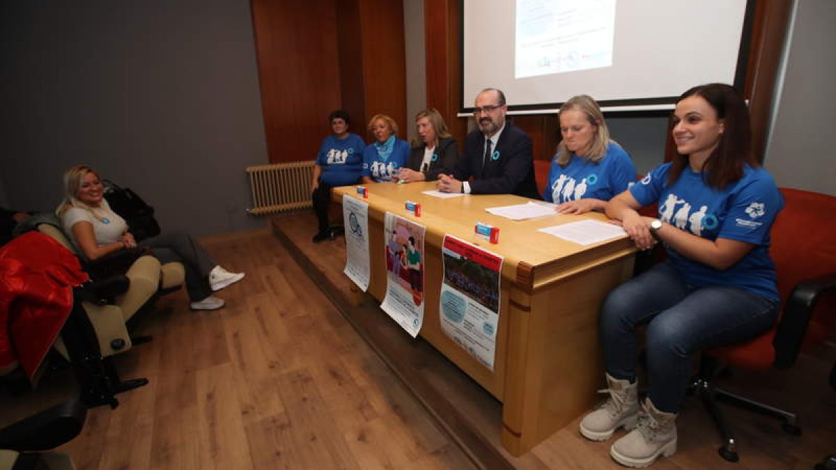 Morala presentó el proyecto en la Biblioteca. L. DE LA MATA
