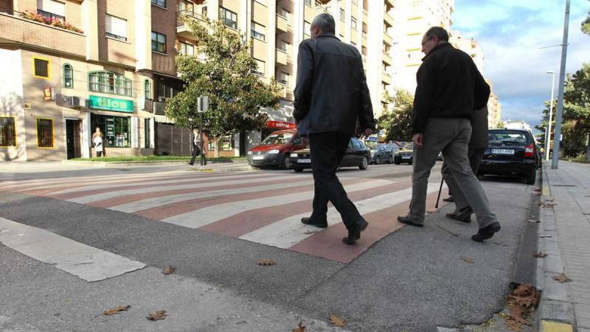 Los rebajes en los pasos de peatones son algunas de las obras previstas.
