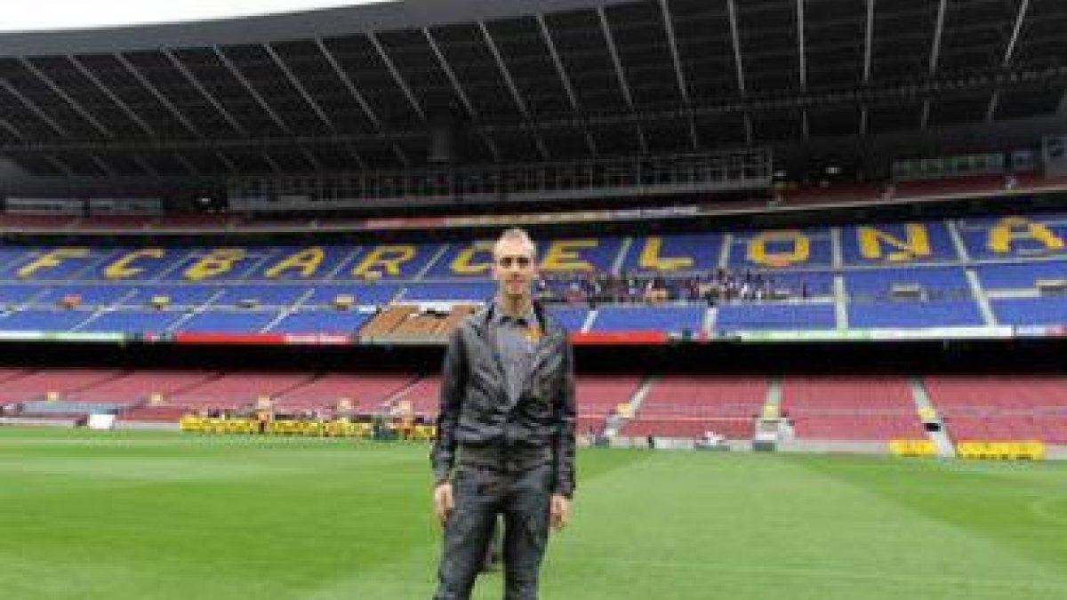 Sergio Sánchez en el centro del Nou Camp