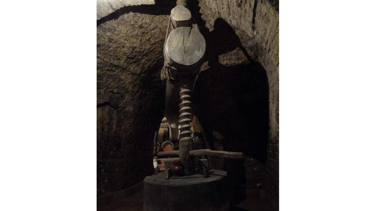 Una cueva magníficamente conservada es base de operaciones de la bodega.