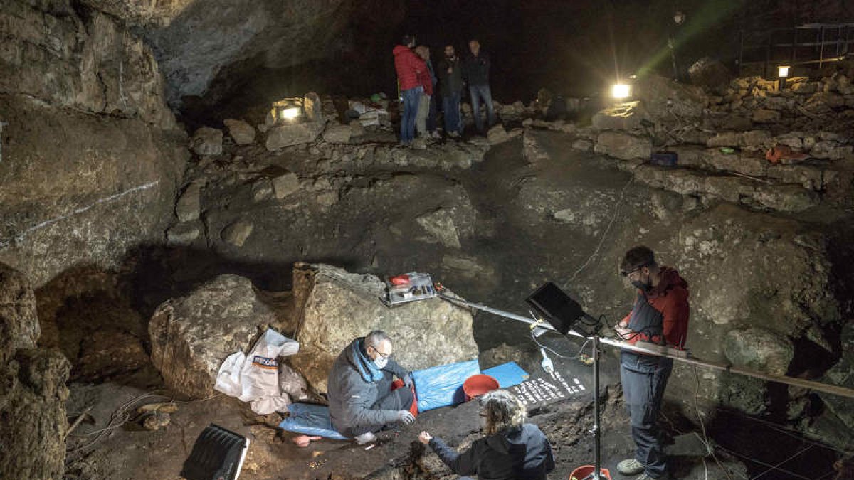 El Pendo, en un gran paraje natural, funcionó como hábitat y espacio de intercambio de ideas. ALBERTO G. IBÁÑEZ