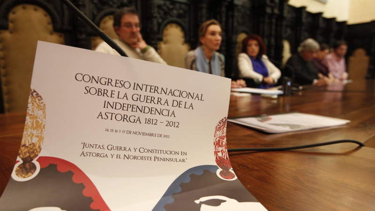 Cartel en el que se anunció el congreso durante su presentación ayer en el Pleno de Astorga.
