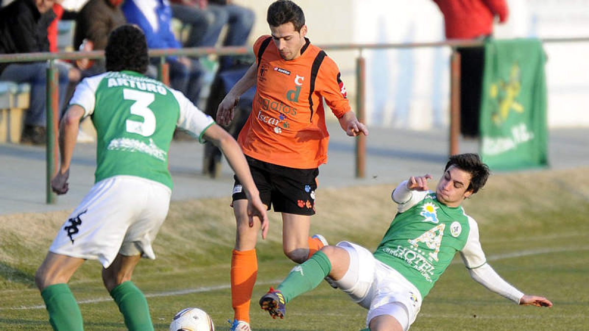 Taranilla, a la derecha, podría entrar en el once titular esta tarde frente a La Virgen.