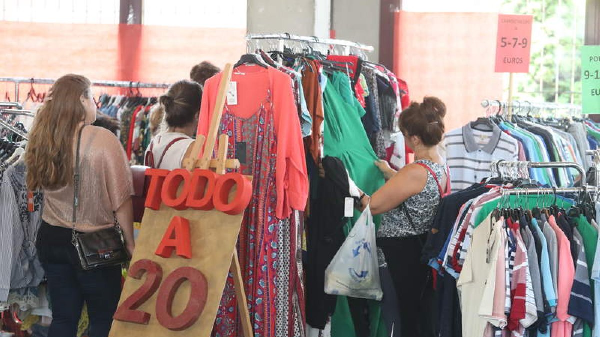 Imagen de archivo de una de las últimas ediciones de la Feria de las Rebajas. ANA F. BARREDO
