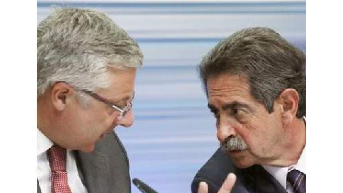 Blanco y Miguel Ángel Revilla firmaron ayer el protocolo de llegada del AVE a Cantabria.