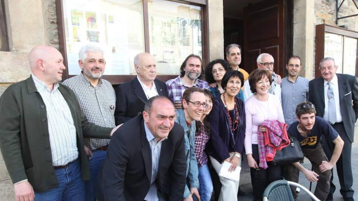 Participantes en las jornadas, ayer en el Teatro Villafranquino.