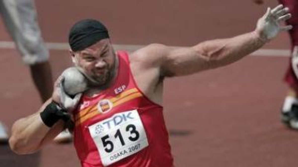 Manuel Martínez, capitán del equipo español de atletismo y plusmarquista nacional de peso