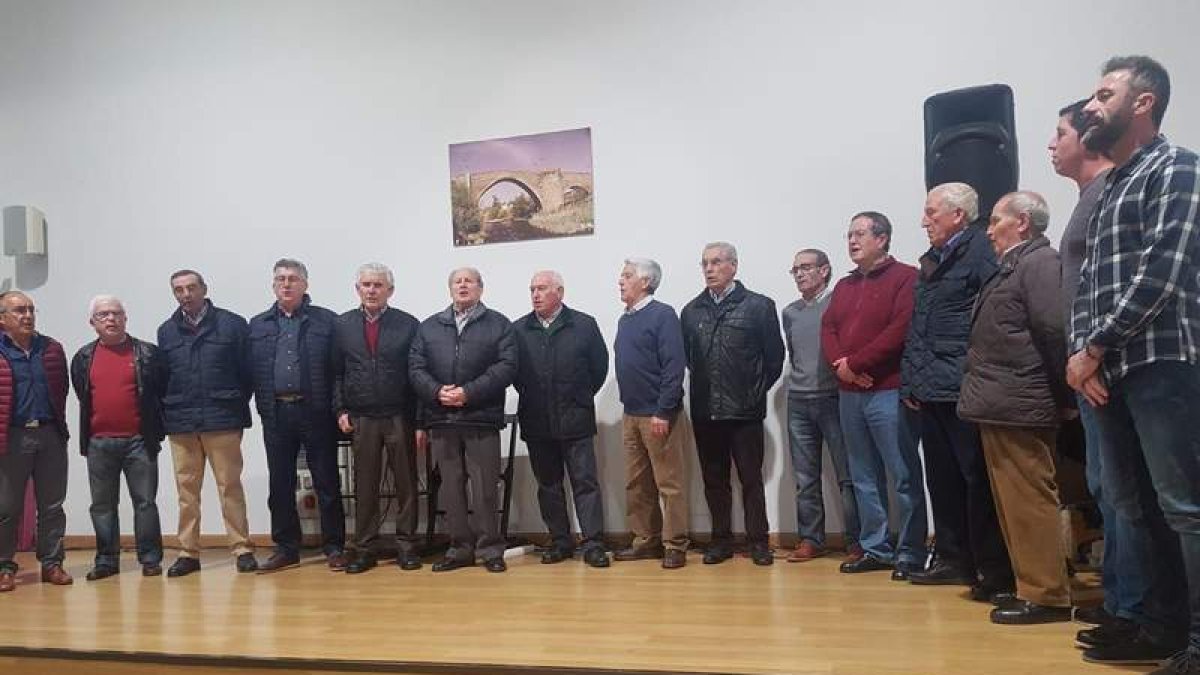 Un momento de la reunión de las corales. DL