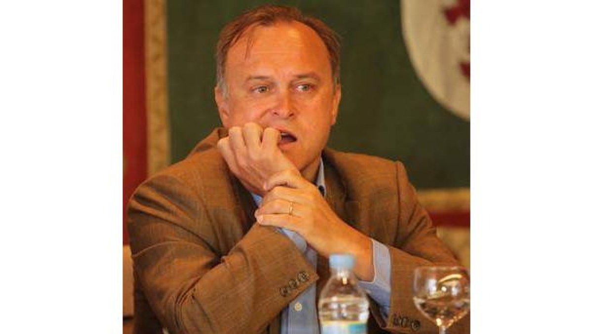 Pardeza durante el Foro de Derecho y Deporte, en la ULE.