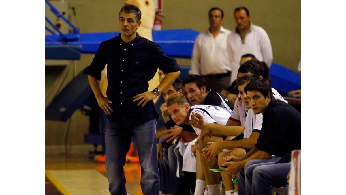Isidoro Martínez no salió contento del partido de su equipo.