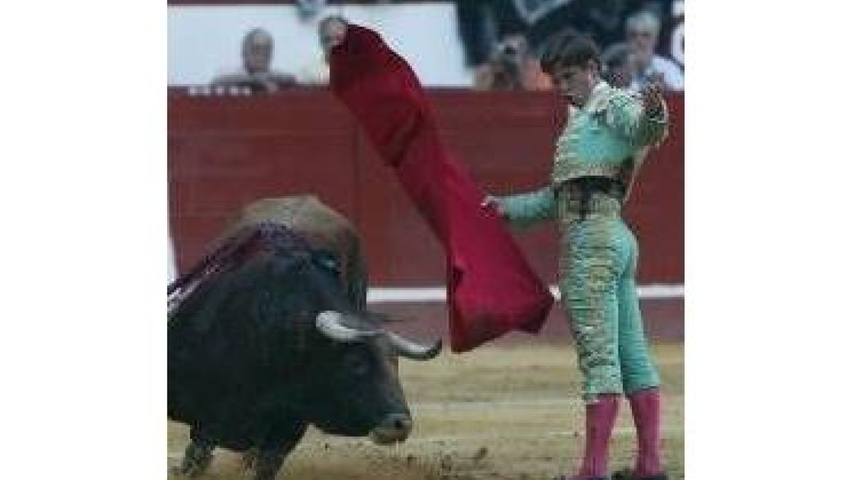El Juli en una de sus corridas en la plaza de León