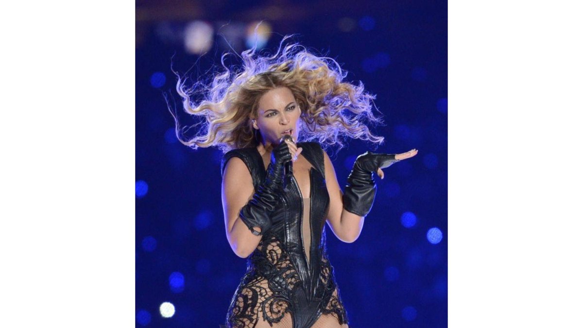 Beyonce, durante su actuación en la Super Bowl, el domingo en Nueva Orleans