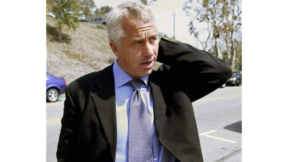 Greg LeMond se postula como candidato a presidir la UCI.