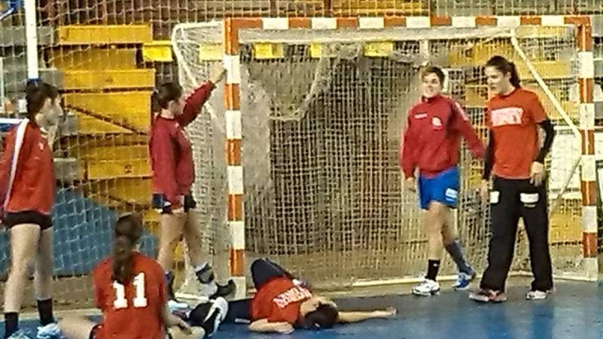 Las jugadoras del Cleba en el entrenamiento de ayer