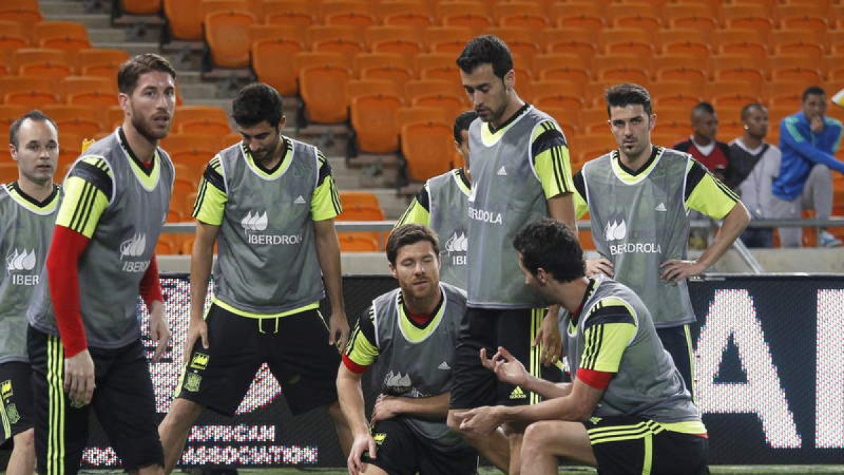 Los jugadores de la selección española en la sesión de entrenamiento previa al partido.