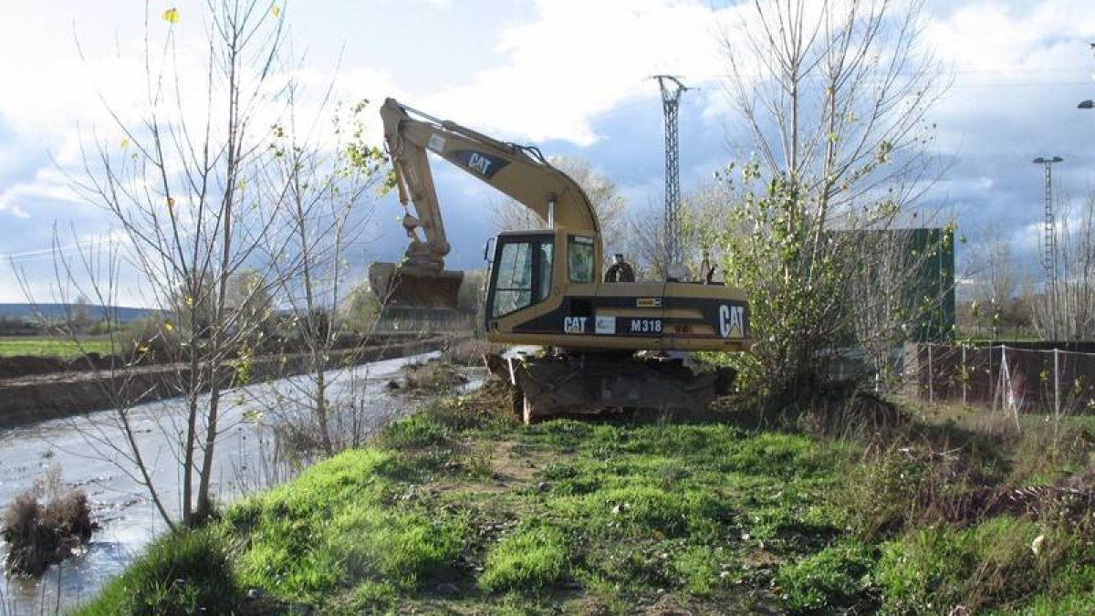 Obras en 2006 en el río Jamuz a su paso por Jiménez de Jamuz