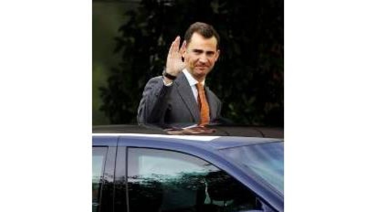 El Príncipe dejó ayer la clínica para ir a un acto oficial