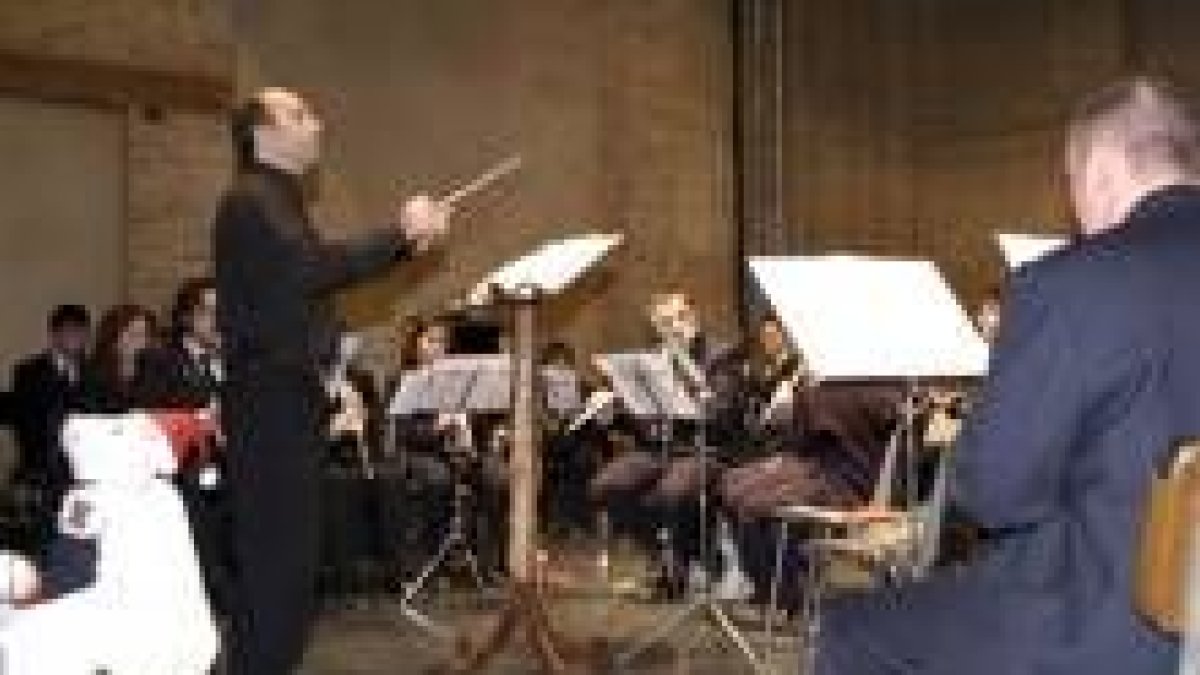 La agrupación musical de Sahagún, durante la actuación