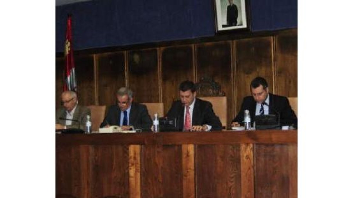 Potes, Fierro, Riesco y Cortés, ayer durante el Pleno.