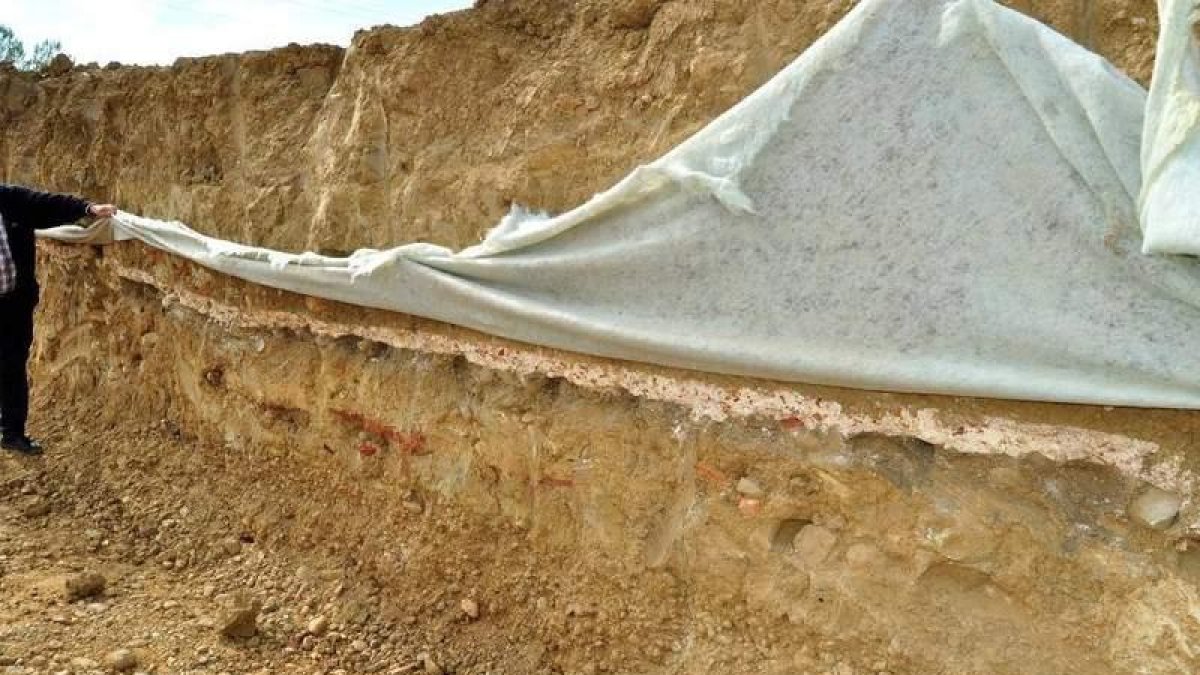 Solera romana, junto al hidrotextil.