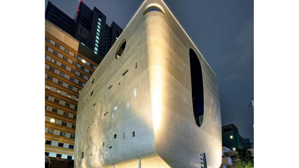 El edificio Shinjuku Rurikoin Byakurengedo, en Tokio.