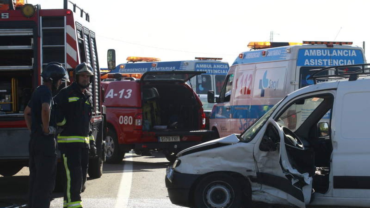 Estado en el que quedó la furgoneta que según la policía provocó el accidente.
