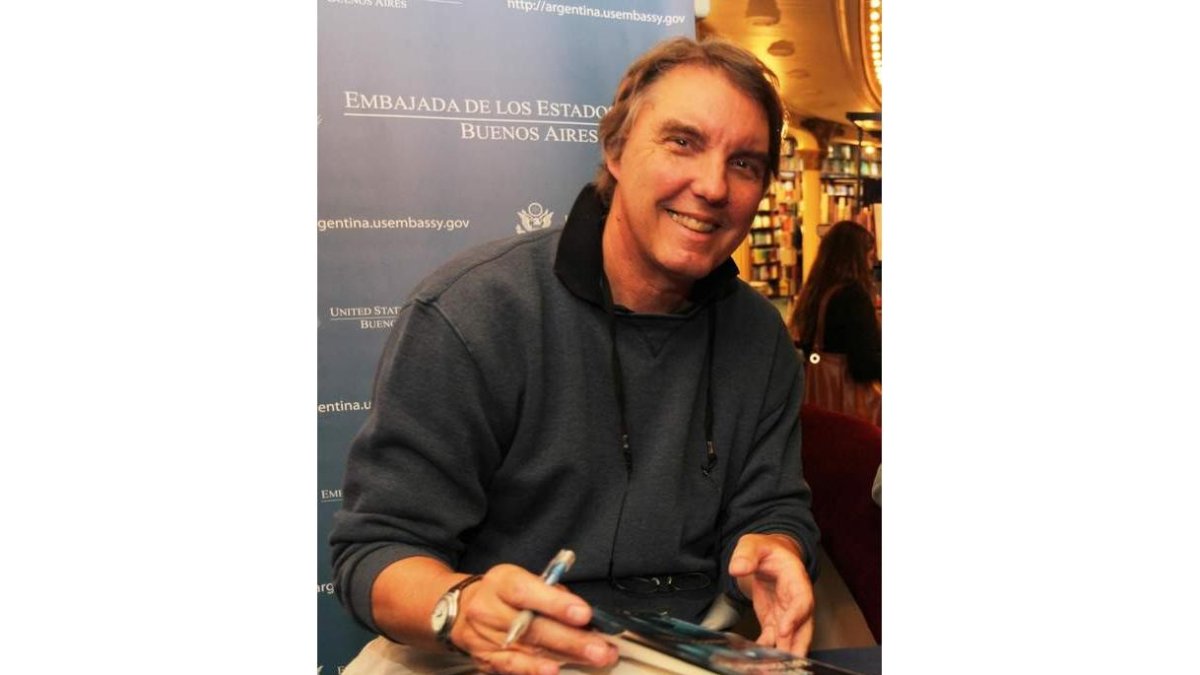 El periodista y escritor John Katzenbach
