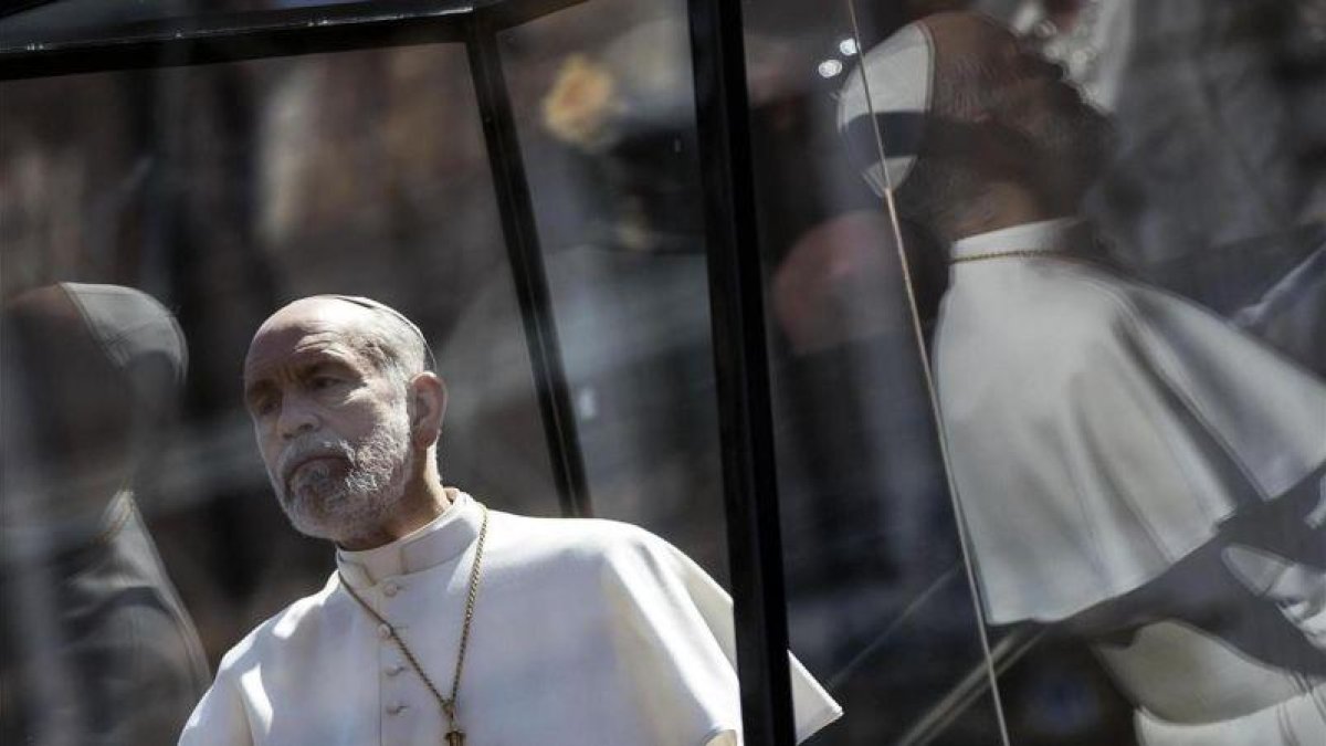 John Malkovich en el rodaje de The new Pope. 2019.