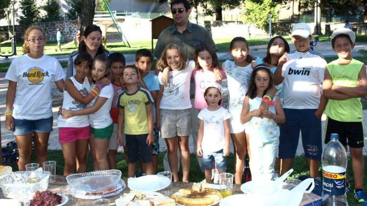 Algunos de los participantes en la clausura, tras la merienda que se les ofreció.